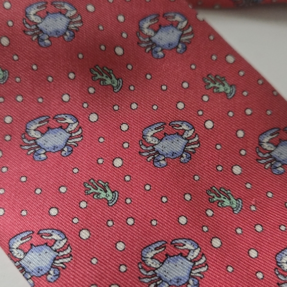 Vineyard Vines Crab Silk Tie - Picture 2 of 9